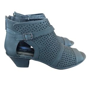 Easy Street Cardigan Black Bootie Size 7